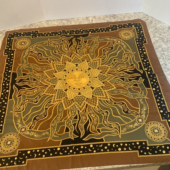 Sun and stars crochetta Scarf made in Florence Italy 100% polyester 34.5 X 34.5 - Picture 1 of 16